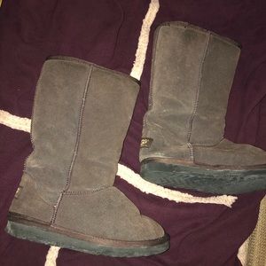Ugg boots calf height chocolate brown size 5.